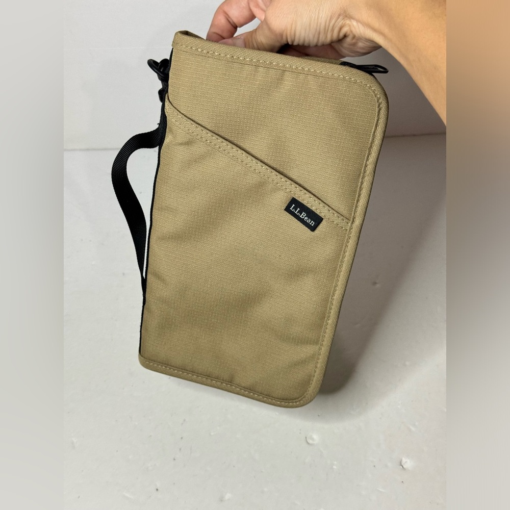 L.L. Bean Tan Nylon Passport ID Card Holder Travel Case - Picture 4 of 8